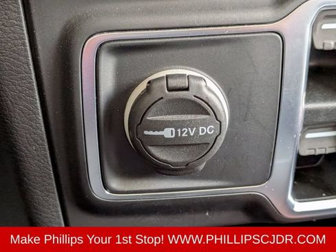 Used 2021 Jeep Wrangler Unlimited Sahara AWD/4WD image 22