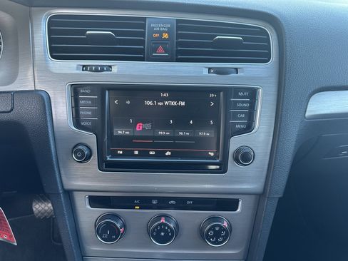 Used 2016 Volkswagen Golf S image 14