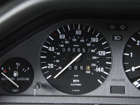 Used 1991 BMW 318iS Coupe RWD image 50