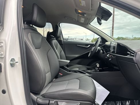 Used 2023 Kia Niro EX image 25