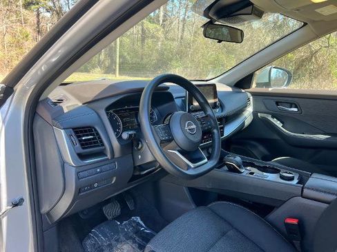 Used 2023 Nissan Rogue SV image 10