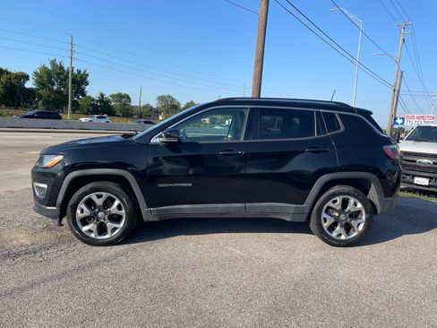 Used 2018 Jeep Compass Limited AWD/4WD image 2
