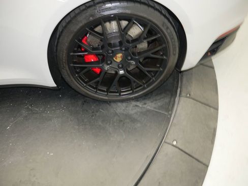 Certified 2024 Porsche 911 Targa 4 GTS AWD/4WD image 15