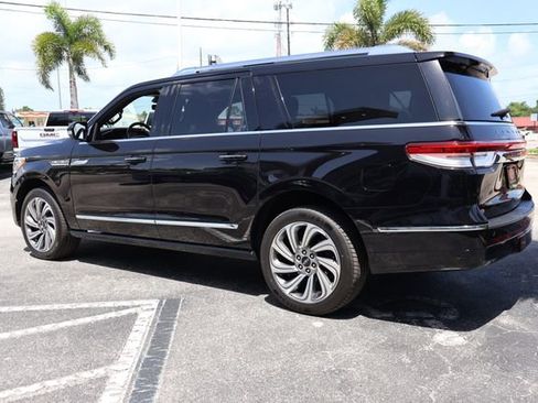 Certified 2023 Lincoln Navigator L Reserve AWD/4WD image 5