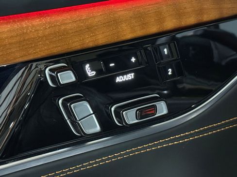 Used 2024 Jeep Grand Wagoneer Series III w/ HD Trailer Tow Package image 22