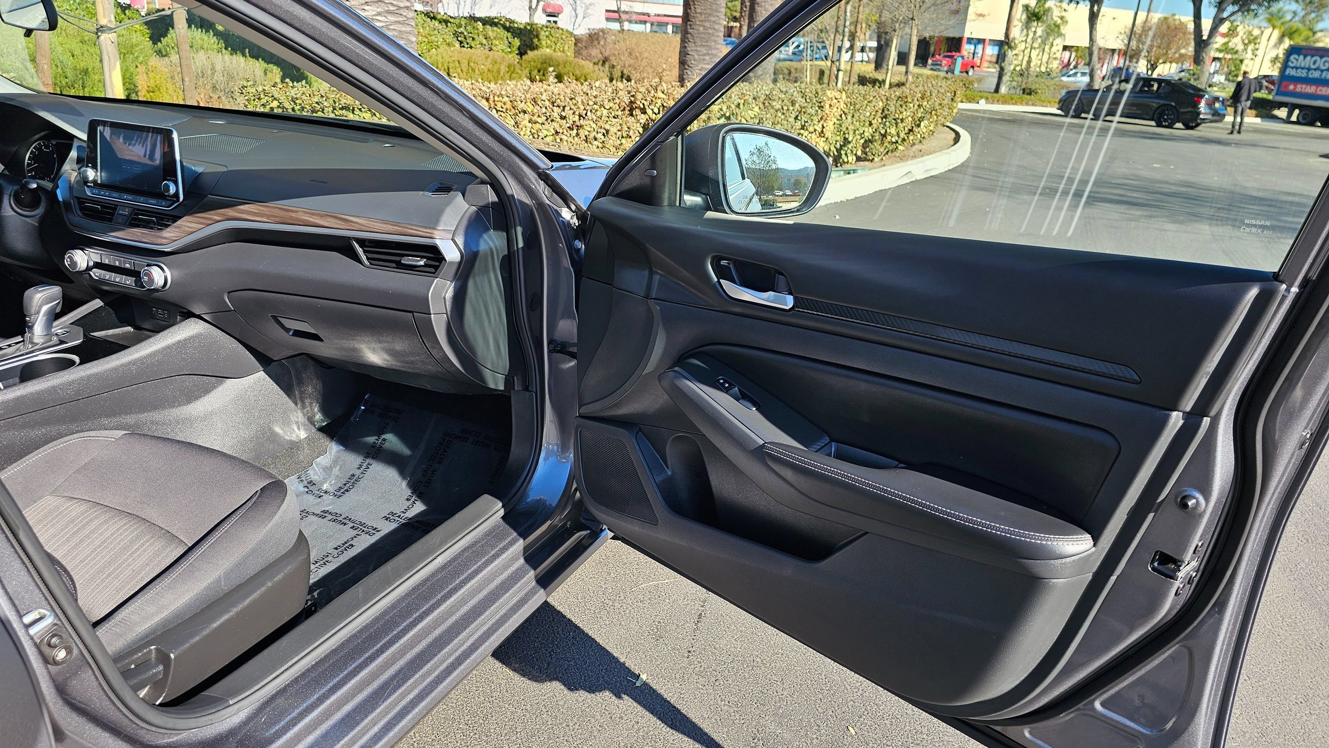 Used 2024 Nissan Altima 2.5 SV FWD image 26