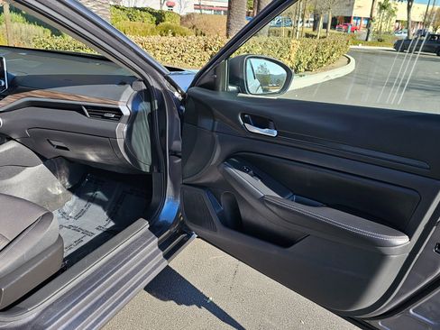 Used 2024 Nissan Altima 2.5 SV image 26