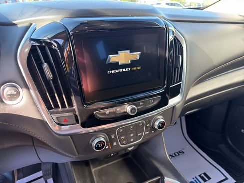 Used 2019 Chevrolet Traverse LT w/ LT Premium Package AWD/4WD image 18