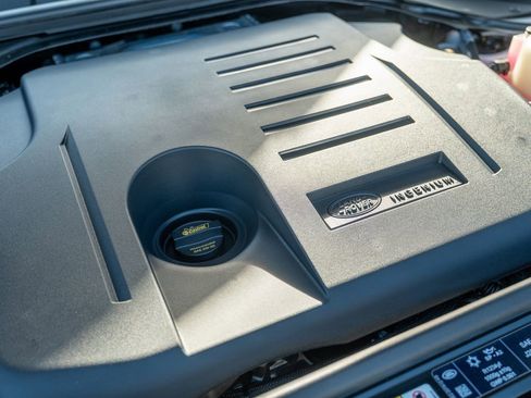 New 2025 Land Rover Range Rover Long Wheelbase SE image 24