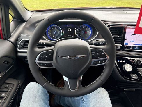 New 2026 Chrysler Pacifica Select FWD image 14