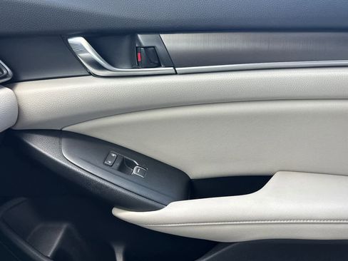 Certified 2019 Honda Accord LX image 18