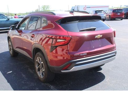 Used 2024 Chevrolet Trax LT w/ Driver Confidence Package image 6