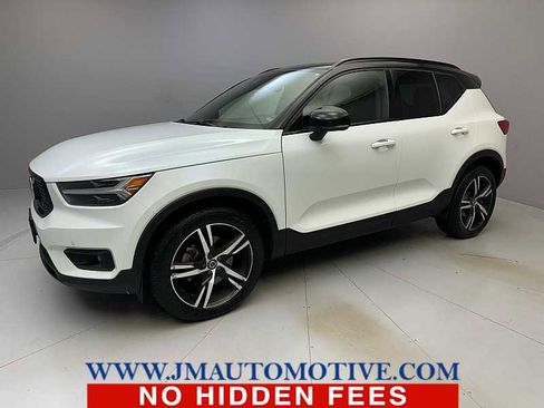 Used 2020 Volvo XC40 T5 R-Design image 1