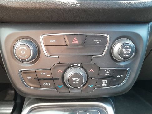 Used 2019 Jeep Compass Latitude w/ Popular Equipment Group AWD/4WD image 24