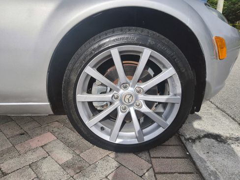Used 2006 MAZDA MX-5 Miata Grand Touring RWD image 50