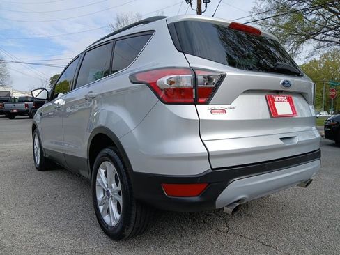 Used 2017 Ford Escape SE w/ Equipment Group 201A image 9