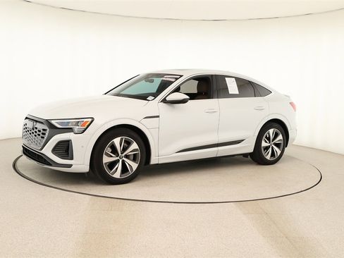 Used 2024 Audi Q8 e-tron Premium Plus image 13