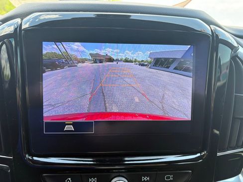 Used 2022 Chevrolet Traverse LT image 18