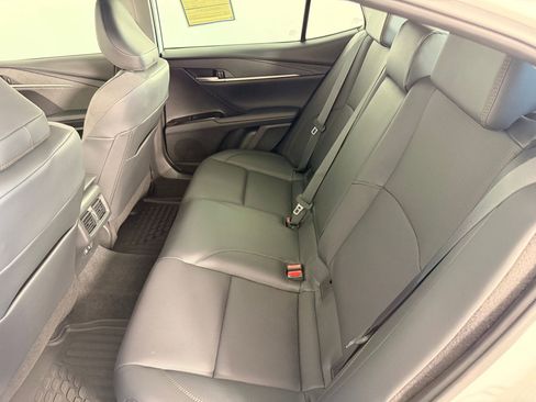 Used 2025 Toyota Camry XLE FWD image 12