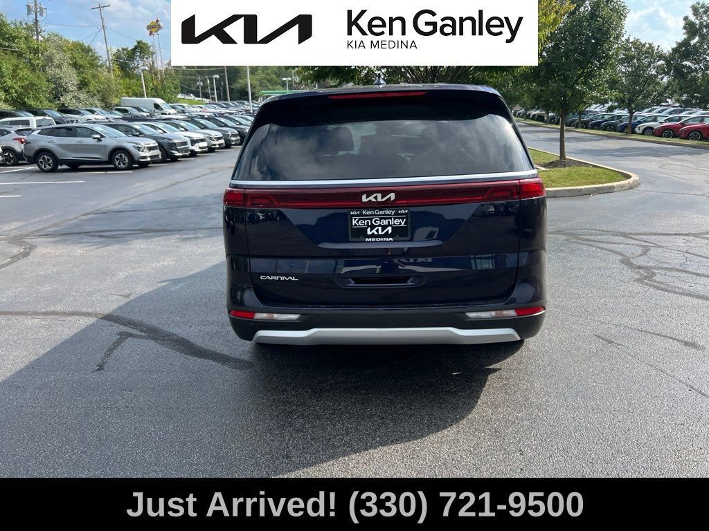 Certified 2024 Kia Carnival LX FWD image 6