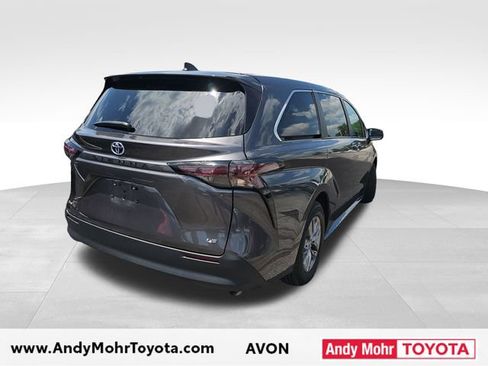 Used 2025 Toyota Sienna LE FWD image 7