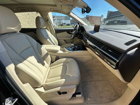 Used 2019 Audi Q7 3.0T Premium image 11