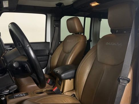 Used 2018 Jeep Wrangler Unlimited Sahara w/ Connectivity Group AWD/4WD image 13