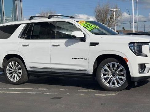 Used 2023 GMC Yukon Denali w/ Denali Reserve Package image 3