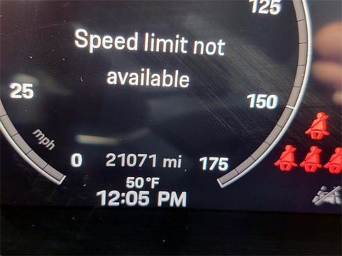 Used 2024 Porsche Cayenne image 38