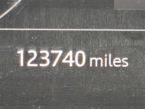 Used 2018 Land Rover Range Rover Velar R-Dynamic SE image 11