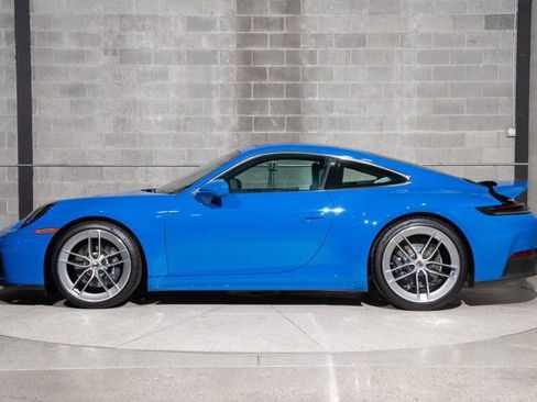 Used 2025 Porsche 911 Carrera RWD image 6
