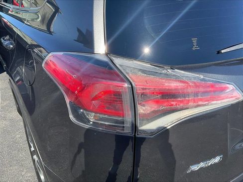 Used 2016 Toyota RAV4 LE AWD/4WD image 35