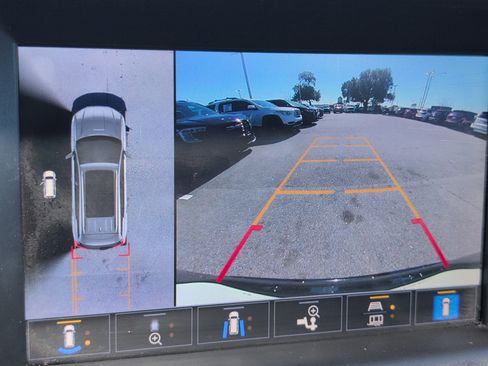 Used 2022 GMC Terrain SLT w/ Tech Package image 20