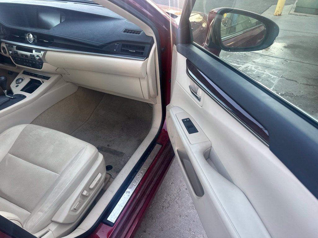 Used 2013 Lexus ES 350 w/ Luxury Pkg FWD image 25