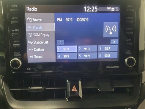 Used 2022 Toyota Corolla LE image 25