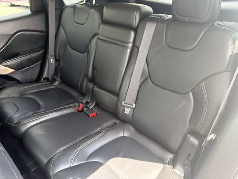 Used 2017 Jeep Cherokee Latitude w/ True North Edition AWD/4WD image 19