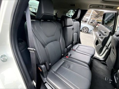 Certified 2025 INFINITI QX60 Luxe w/ Cargo Package FWD image 37