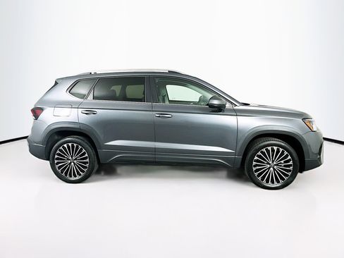 Used 2025 Volkswagen Taos SE image 10