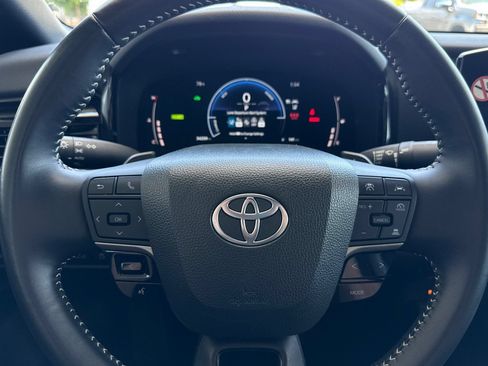 Used 2025 Toyota Camry SE FWD image 25