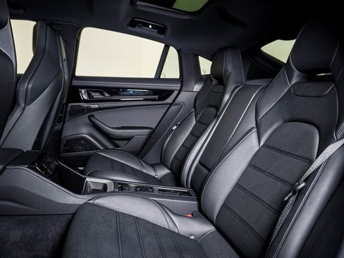 Used 2025 Porsche Panamera 4 image 17