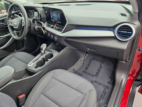 Certified 2024 Chevrolet Trax LS FWD image 31