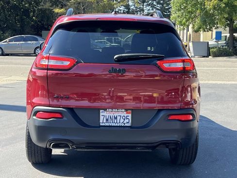 Used 2017 Jeep Cherokee Sport image 5