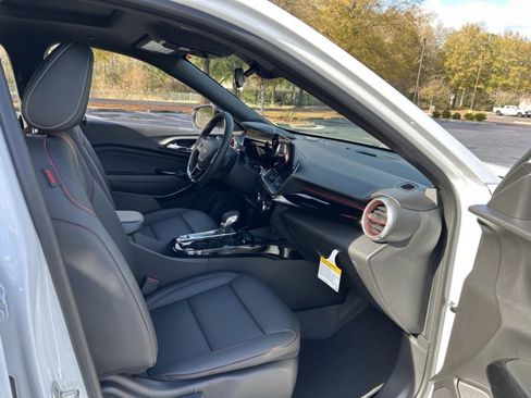 Certified 2026 Chevrolet Trax RS w/ Sunroof Package image 31