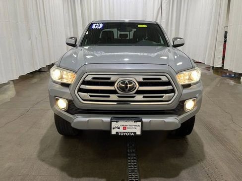 Used 2019 Toyota Tacoma Limited image 9