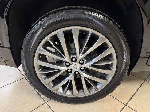 Used 2025 Buick Enclave Avenir w/ Trailering Package, 5000 lbs. AWD/4WD image 27