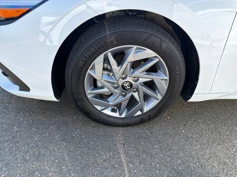 Certified 2025 Hyundai Elantra Hybrid FWD image 5