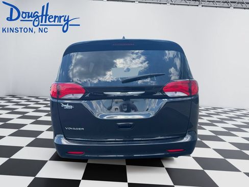 Used 2023 Chrysler Voyager LX FWD image 4