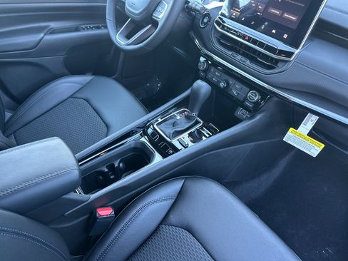 New 2026 Jeep Compass Latitude image 16