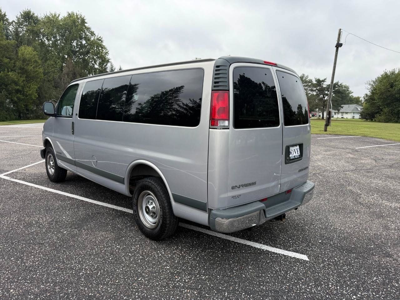 Used 1998 Chevrolet Express 2500 Passenger w/ Preferred Equipment Group RWD image 4