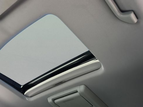 Used 2016 Honda Pilot Touring image 19